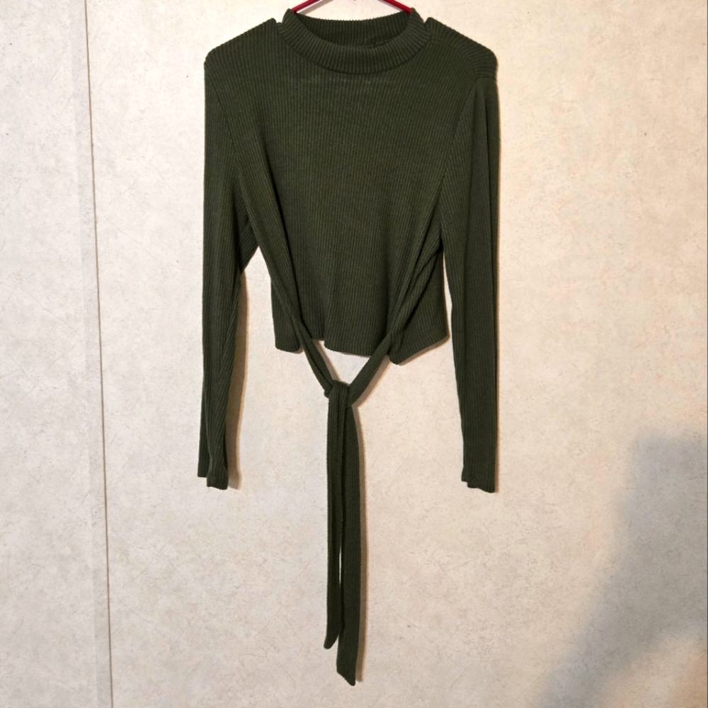 2X CROPPED LONG SLEEVED TOP
